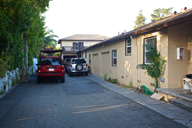 517 Stambaugh St in Redwood City, CA - Foto de edificio - Building Photo