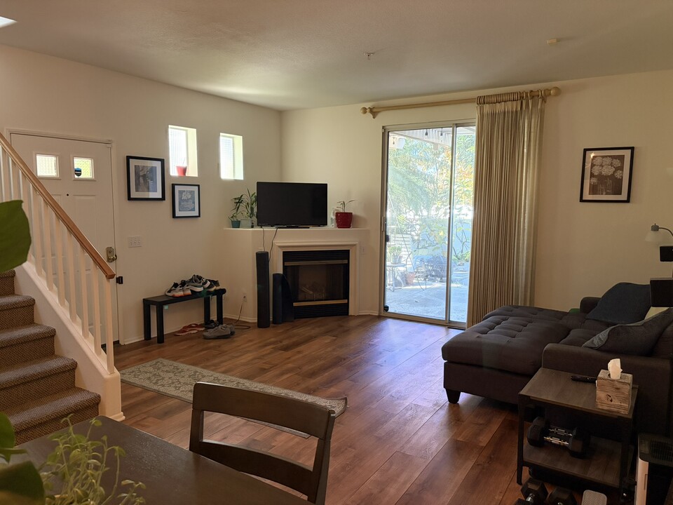 2307 Ternberry Ct in Tustin, CA - Building Photo