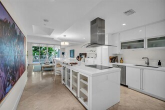 765 Crandon Blvd, Unit 109 in Key Biscayne, FL - Building Photo - Building Photo