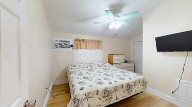 25054 5th St in Summerland Key, FL - Building Photo - Building Photo