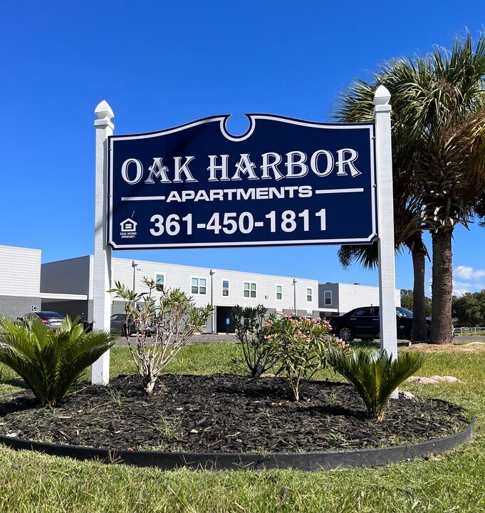 Oak Harbor Apartments in Rockport, TX - Building Photo