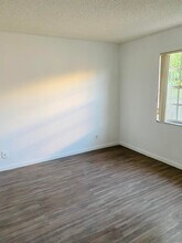 1130 Lake Shore Dr, Unit 201 in Lake Park, FL - Building Photo - Building Photo