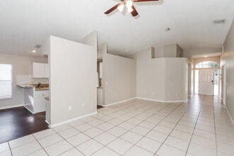 10932 New Brighton Ct in New Port Richey, FL - Building Photo - Building Photo