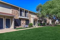 Wood Trails Apartments in Bryan, TX - Foto de edificio - Building Photo