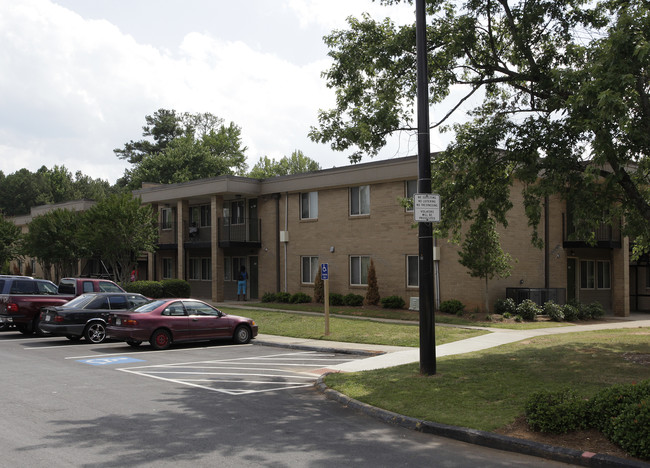 Seven Courts in Atlanta, GA - Foto de edificio - Building Photo