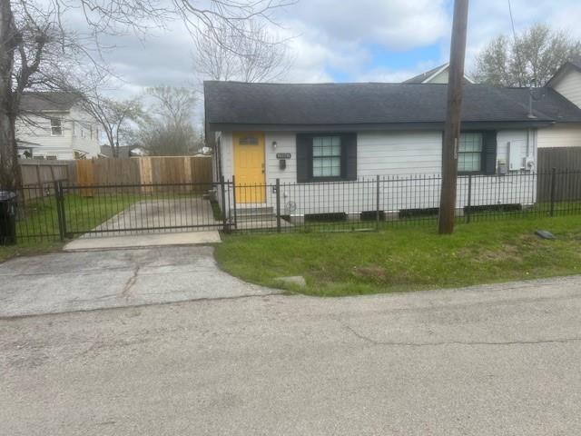 8028 Colonial Ln in Houston, TX - Building Photo