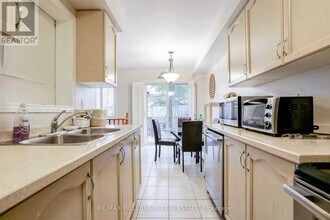7360-7360 Zinnia Pl in Mississauga, ON - Building Photo - Building Photo