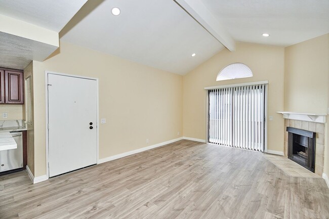 22729 Lakeway Dr, Unit 386 in Diamond Bar, CA - Building Photo - Building Photo