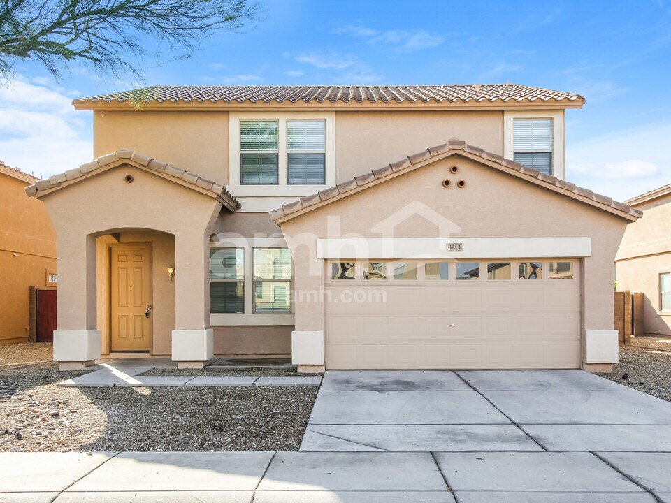 3213 W Apollo Rd in Phoenix, AZ - Foto de edificio