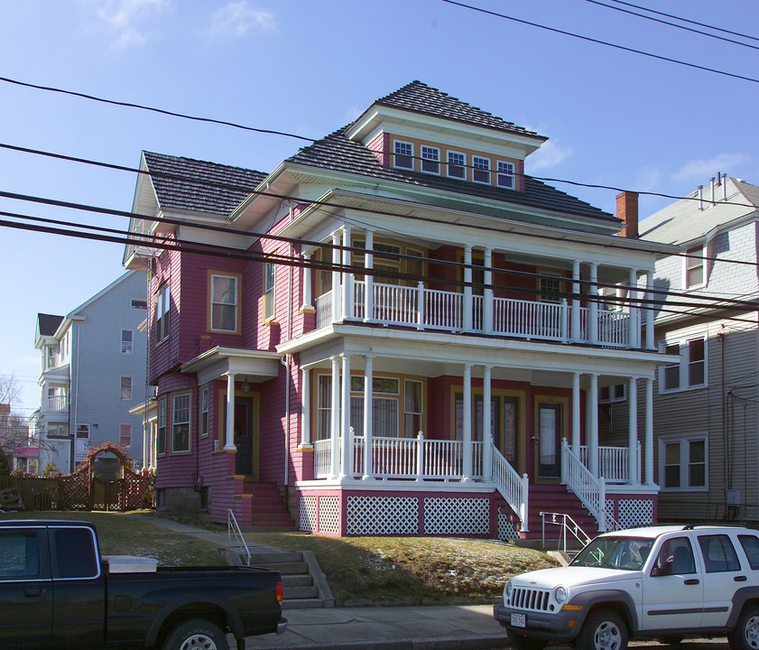 579 Middle St in Fall River, MA - Building Photo