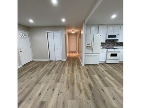 420 Garland Ave in Romeoville, IL - Building Photo - Building Photo