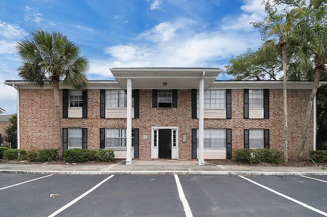 The Columns in Jacksonville, FL - Foto de edificio - Building Photo