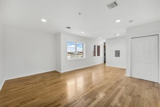 605 New York Ave in Union City, NJ - Building Photo - Building Photo