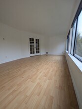 2550 Thorndyke Ave W in Seattle, WA - Building Photo - Building Photo