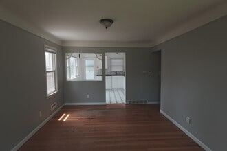 256 Brentwood St in Inkster, MI - Building Photo - Building Photo