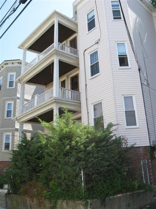 7 Belknap St, Unit #3