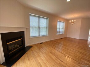 1309 Half Moon Bay Dr in Croton-on-Hudson, NY - Building Photo - Building Photo