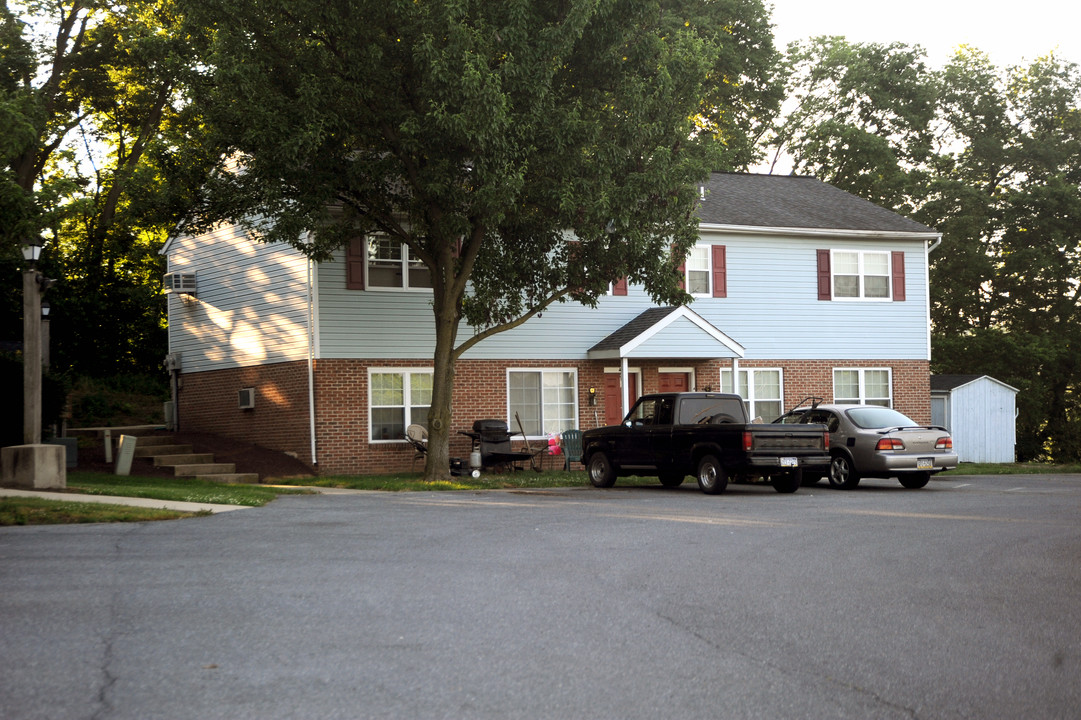 196 Stone House Ln in Columbia, PA - Foto de edificio