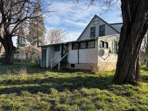 260 Mill St in Weaverville, CA - Building Photo - Building Photo