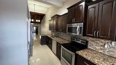 2310 Elm Ct in Pembroke Pines, FL - Building Photo - Building Photo