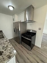 12329 Oxnard St, Unit 1 in Los Angeles, CA - Building Photo - Building Photo