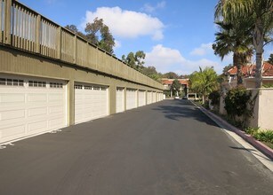 7624 Bay Dr in Huntington Beach, CA - Foto de edificio - Building Photo