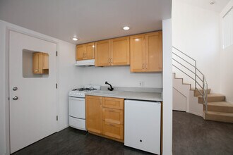 3016 Ruskin St, Unit rear in Santa Monica, CA - Foto de edificio - Building Photo