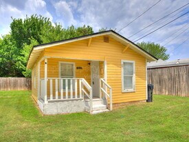2413 S Youngs Blvd in Oklahoma City, OK - Building Photo