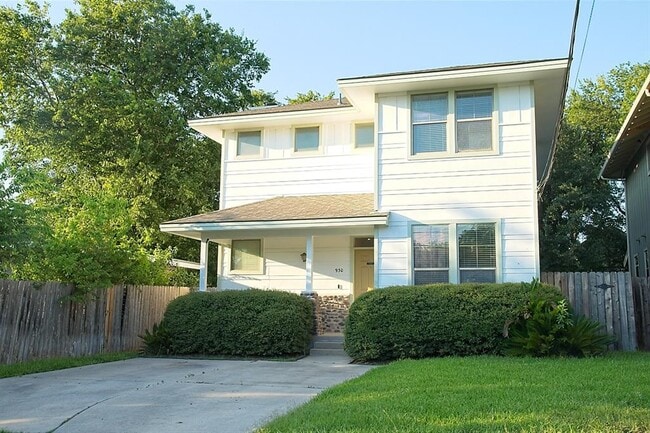property at 930 E 50th St
