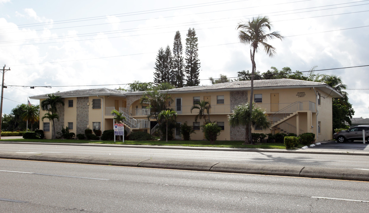 Jannel Apartments in Cape Coral, FL - Building Photo