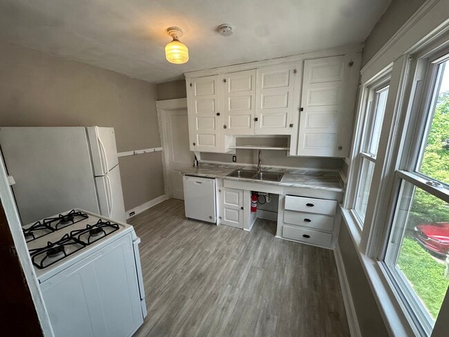 1302 W 102nd St, Unit DN