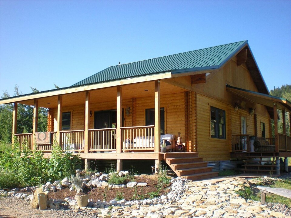 10573 Old Jackson Hwy in Victor, ID - Foto de edificio