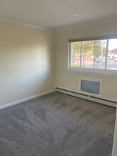 The Niche at 7th Street Gardens in Lindenhurst, NY - Building Photo - Building Photo