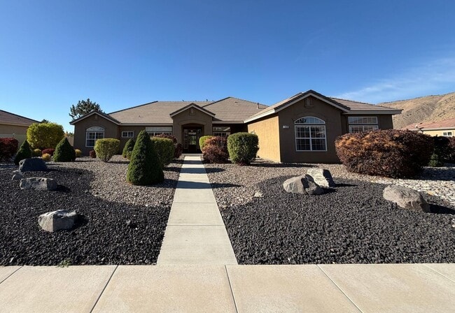 160 Landmark Dr in Sparks, NV - Building Photo - Building Photo