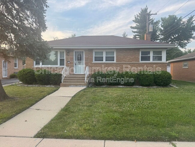 1006 E 163rd Pl