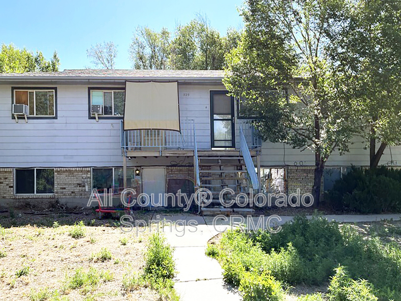 329 Bonnie Ct in Colorado Springs, CO - Building Photo