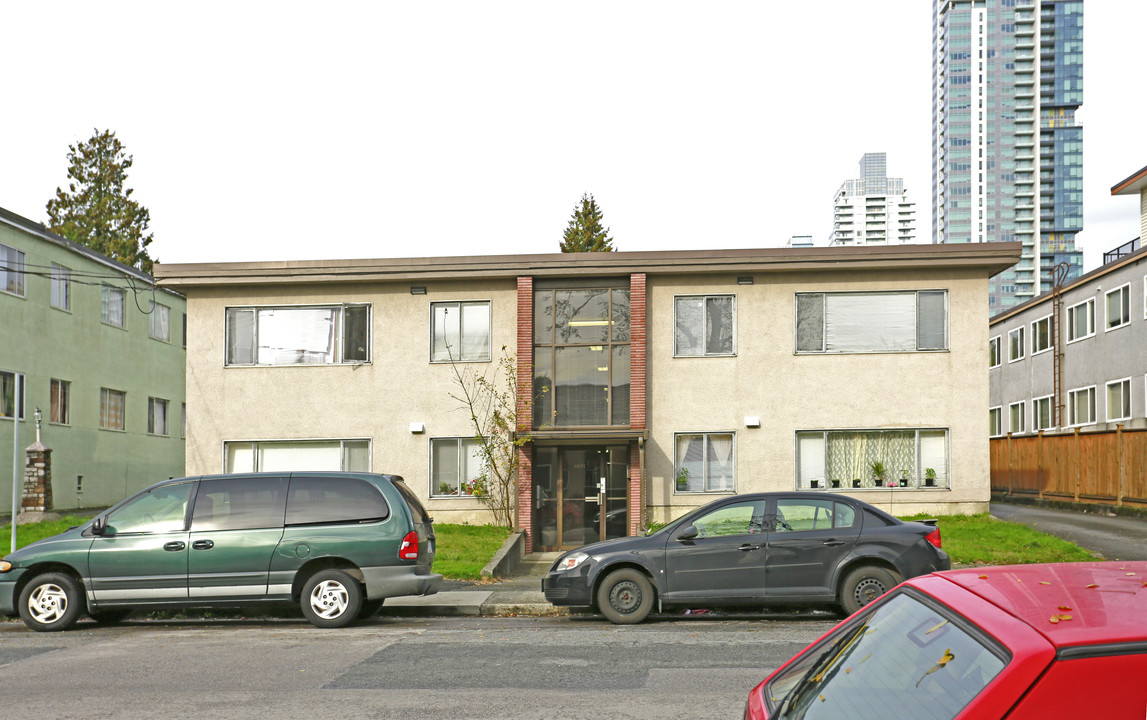 6691 Dow Av in Burnaby, BC - Building Photo