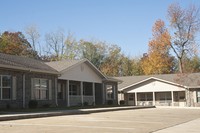 Country Estates in West Plains, MO - Foto de edificio - Building Photo