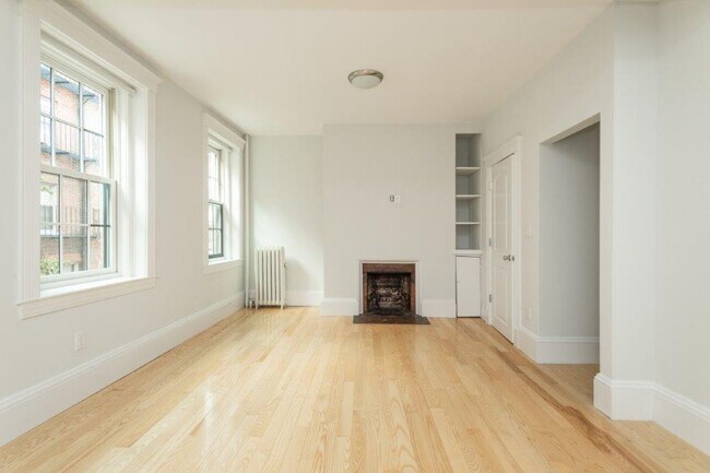 85 Myrtle St in Boston, MA - Building Photo - Building Photo