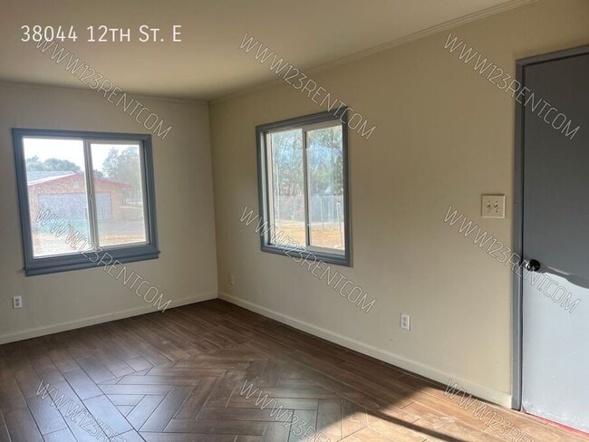 38044 12th St E in Palmdale, CA - Building Photo - Building Photo