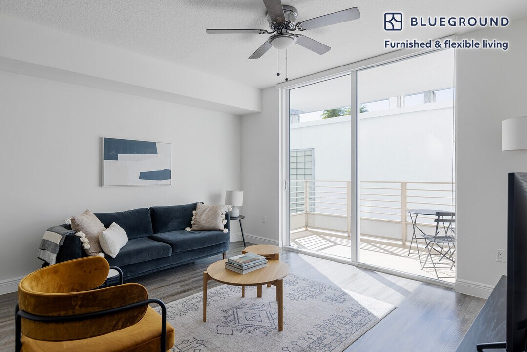 110 SW 12th St in Miami, FL - Building Photo