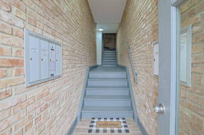 4413 W Montrose Ave in Chicago, IL - Building Photo - Building Photo
