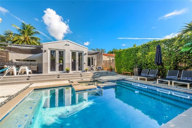 738 NE 72nd Terrace in Miami, FL - Building Photo - Building Photo