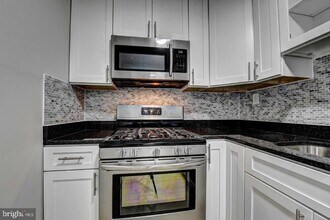 801 N Pitt St in Alexandria, VA - Building Photo - Building Photo