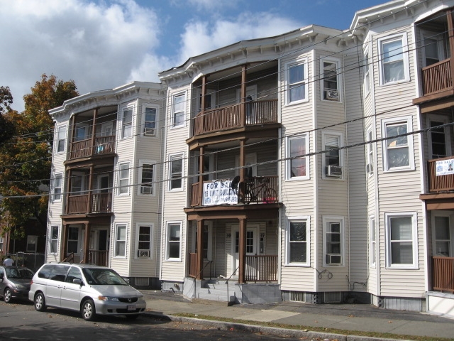 33 Laighton St in Lynn, MA - Building Photo