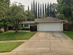 12 Knotts Glen Ct in Chico, CA - Building Photo - Building Photo