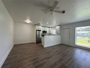 2436 Van Buren St in Hollywood, FL - Building Photo - Building Photo