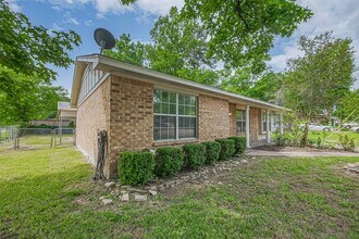 210 N Shirley Ln in Willis, TX - Building Photo - Building Photo