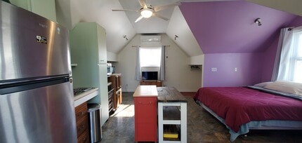 323 W Twelfth St in Traverse City, MI - Building Photo - Building Photo