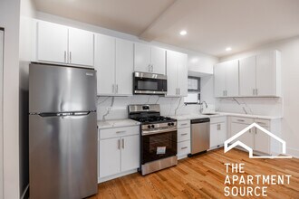 652 W Gordon Terrace in Chicago, IL - Building Photo - Building Photo